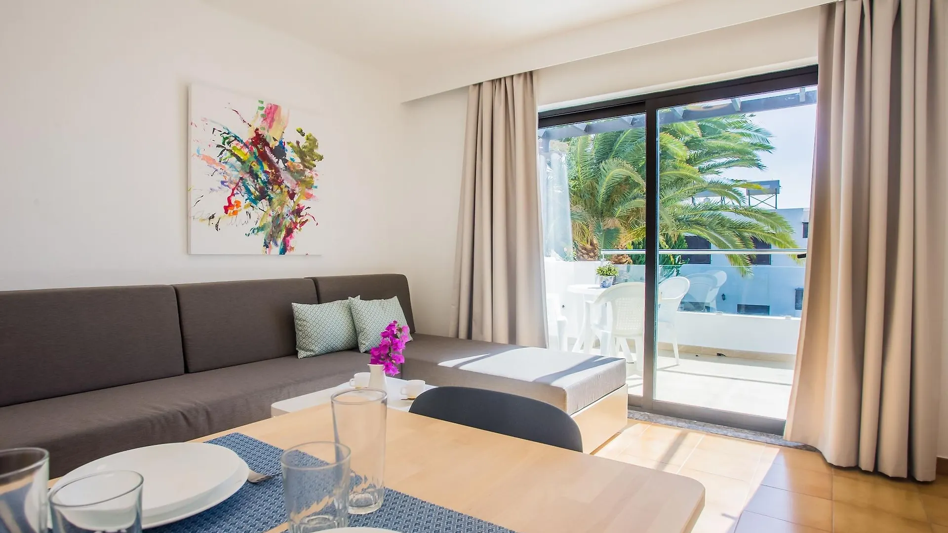 ** Apart Otel Los Tulipanes Puerto del Carmen  İspanya